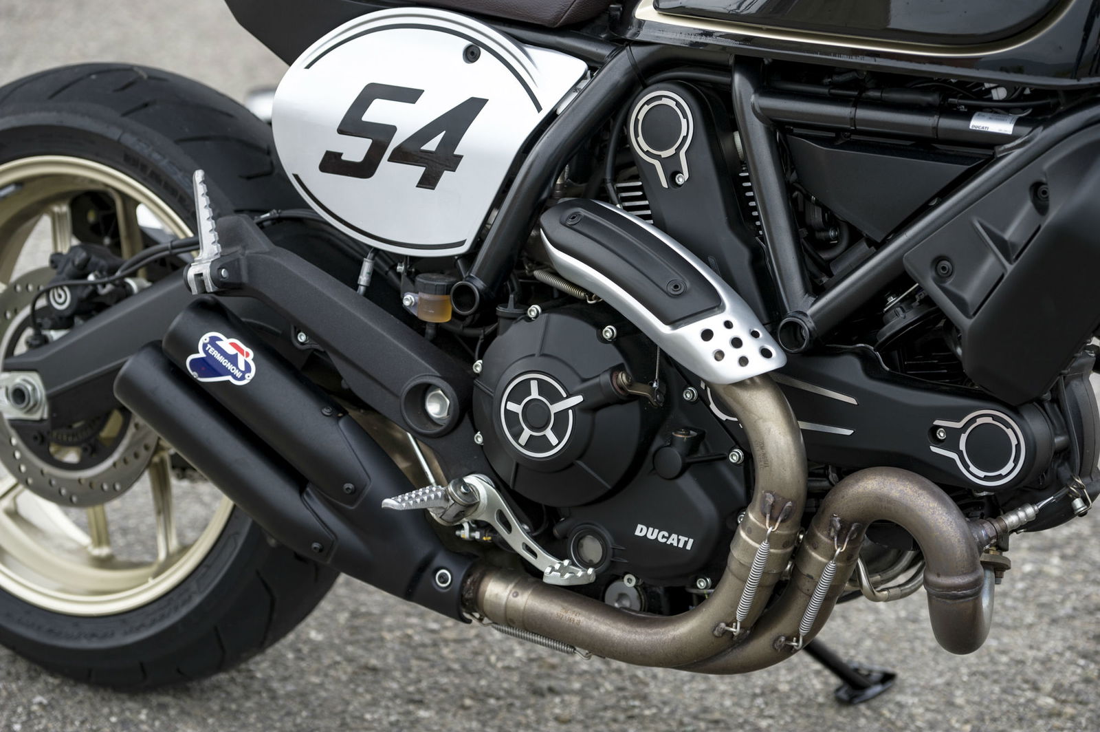 Ducati Scrambler Café Racer (2017) review